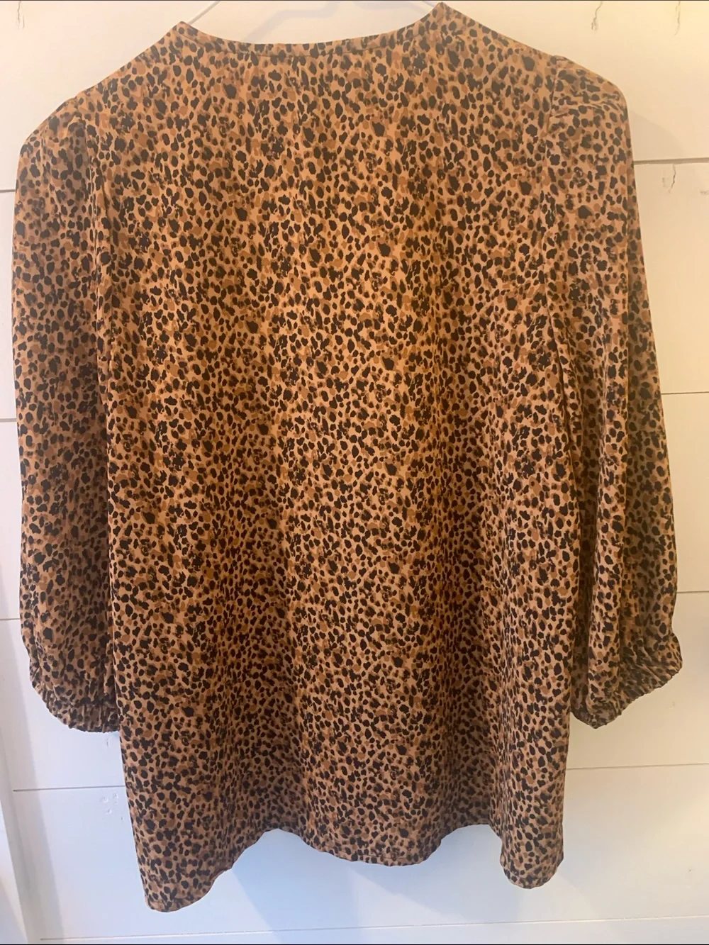 Tuckernuck size XS Pomander Place Leopard Print V-Neck Blouse in Brown and Black